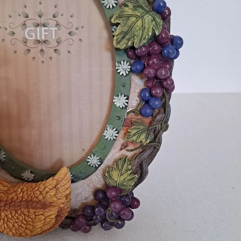 Rustic Country Resin Oval Picture Frame with Rooster Chicken Grapes Gingham Bow